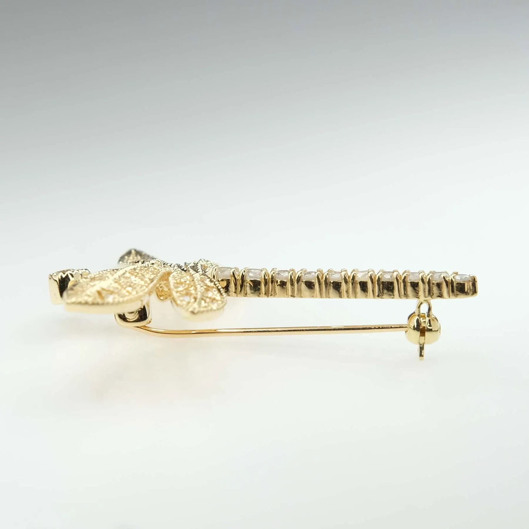 1.40ctw Diamond Dragonfly Openwork Filigree Pin in 18K Yellow Gold