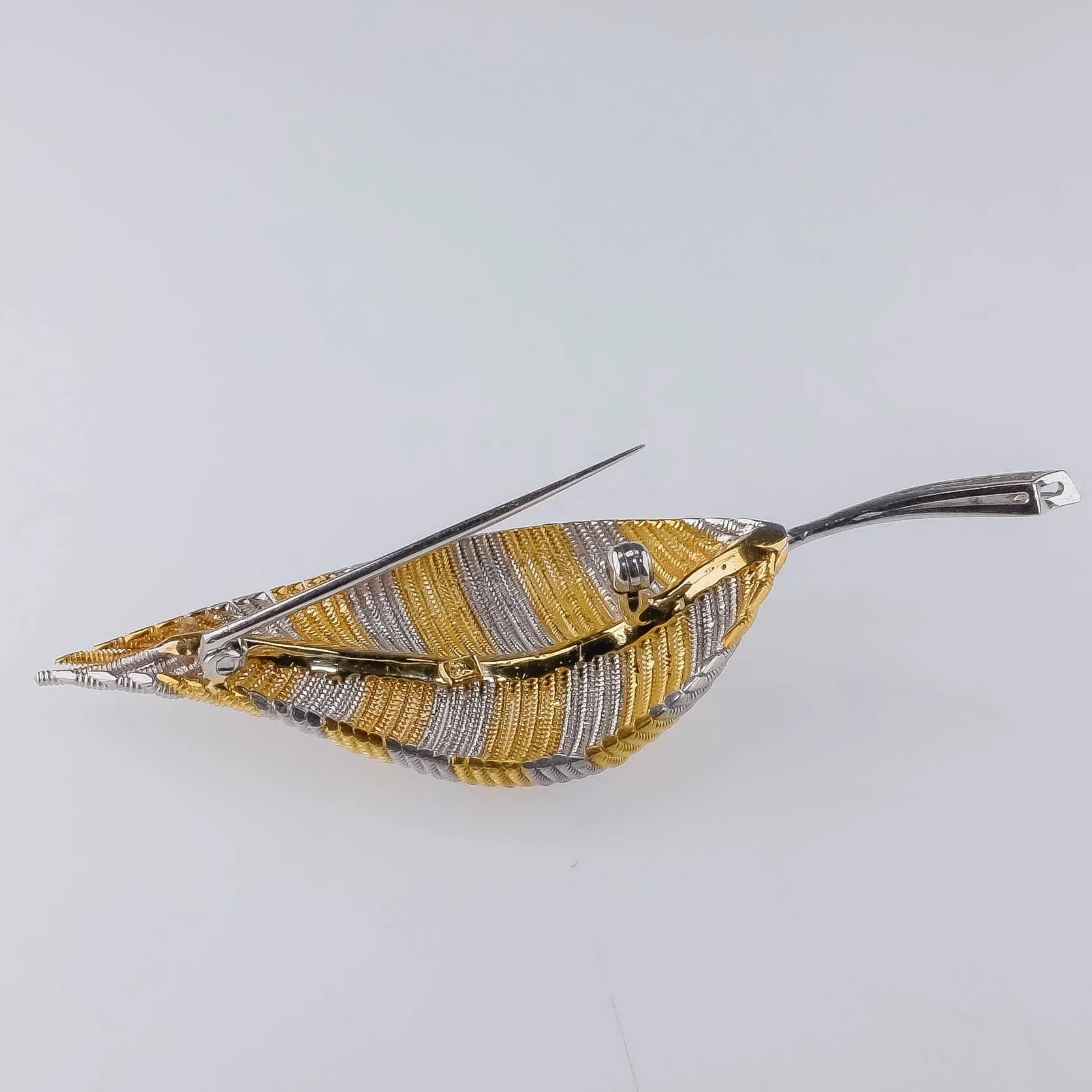 18K Two Tone Gold 0.20ctw Diamond Accented Leaf Design Brooch Pin - 11.9 grams