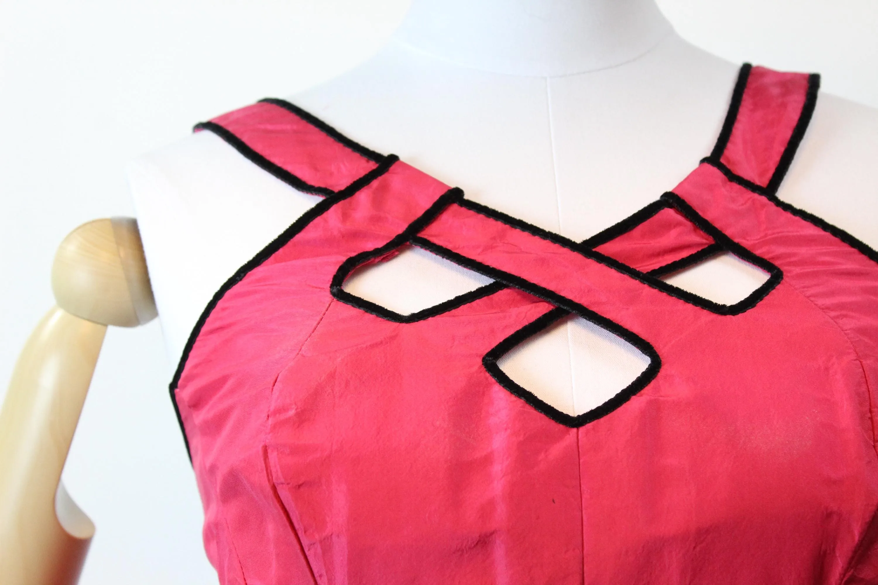 1950s 1957 CAGE NECKLINE documented silk Suzy Perette dress small | new spring summer