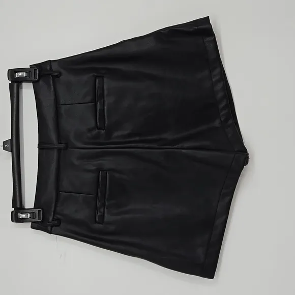 7 For All Mankind Black Women's Faux Leather Pleated Shorts Size XS