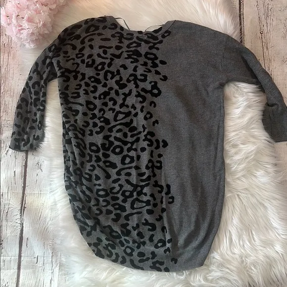 Apt 9 Gray Leopard Print Women's Top Size Small