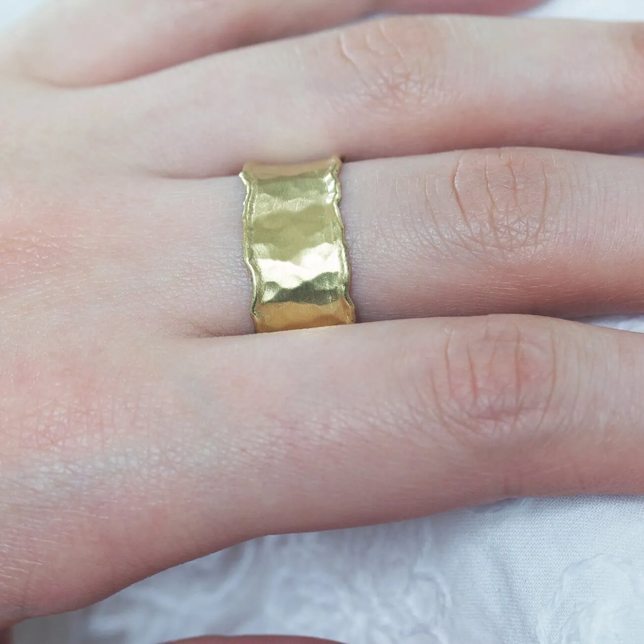 Asymmetric Edges Band