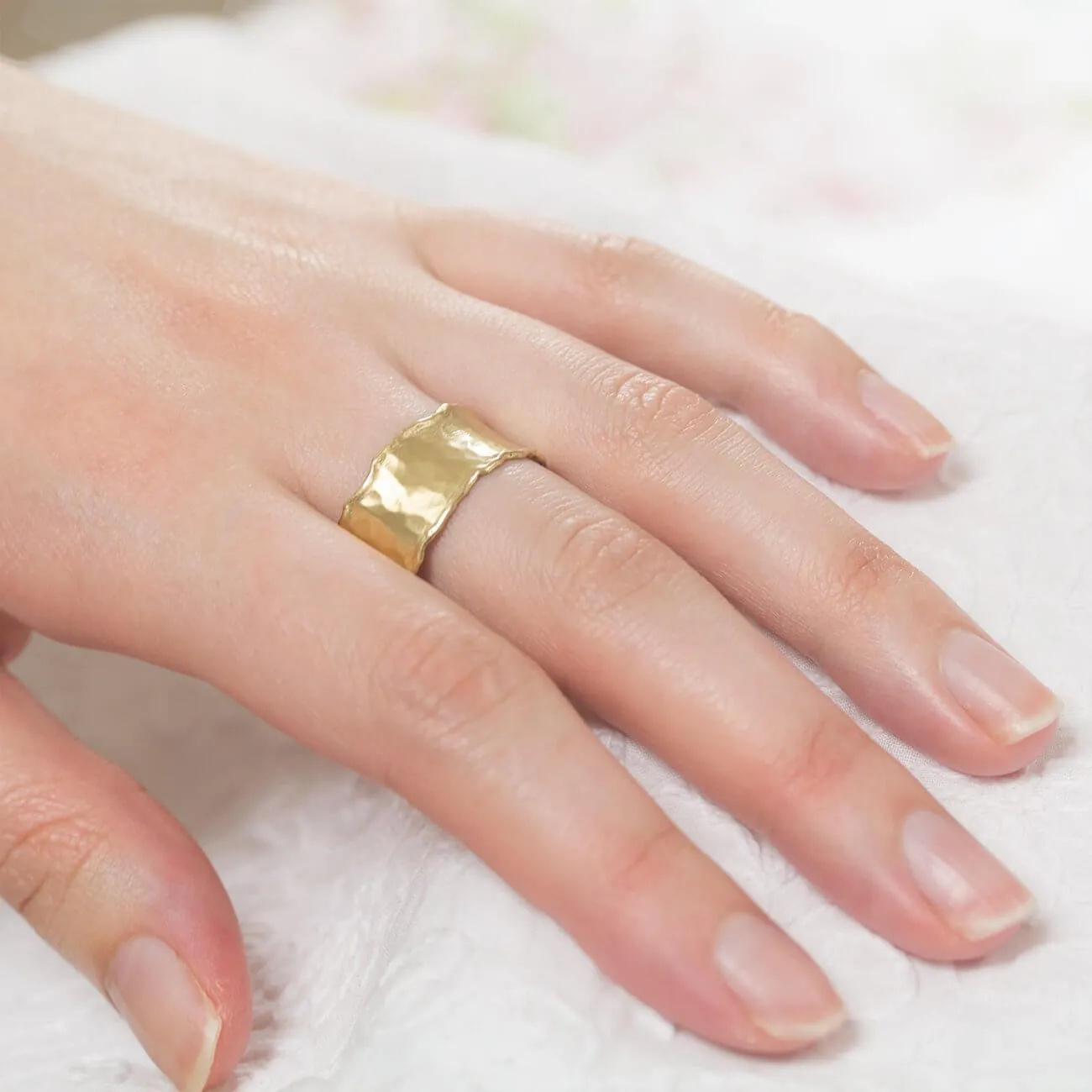 Asymmetric Edges Band