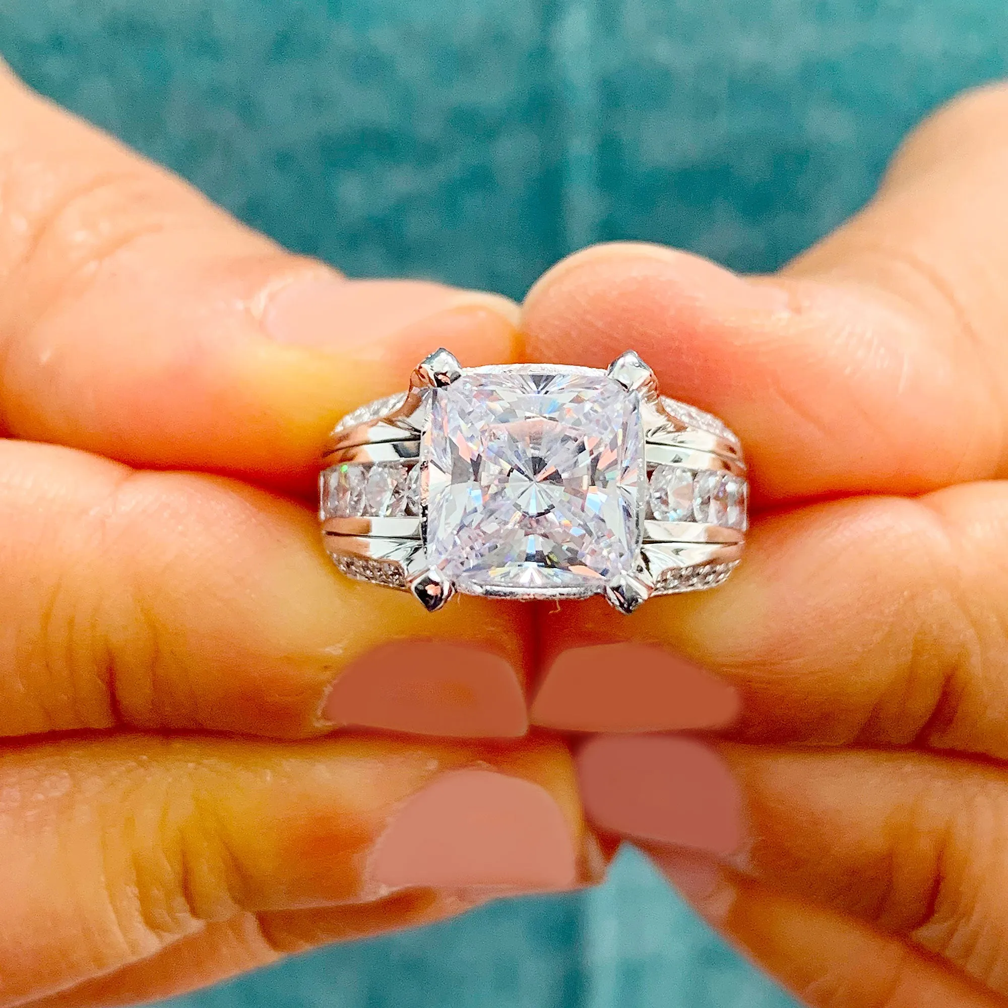 BEAUTIFUL 6.50CT Women's 14k solid heavy white gold cushion cut moissanite and natural round cut diamond engagement ring Wedding