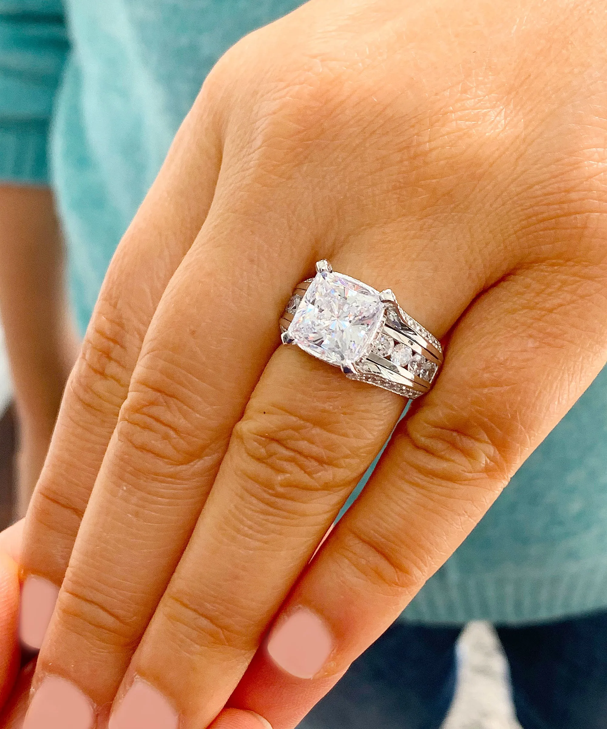BEAUTIFUL 6.50CT Women's 14k solid heavy white gold cushion cut moissanite and natural round cut diamond engagement ring Wedding
