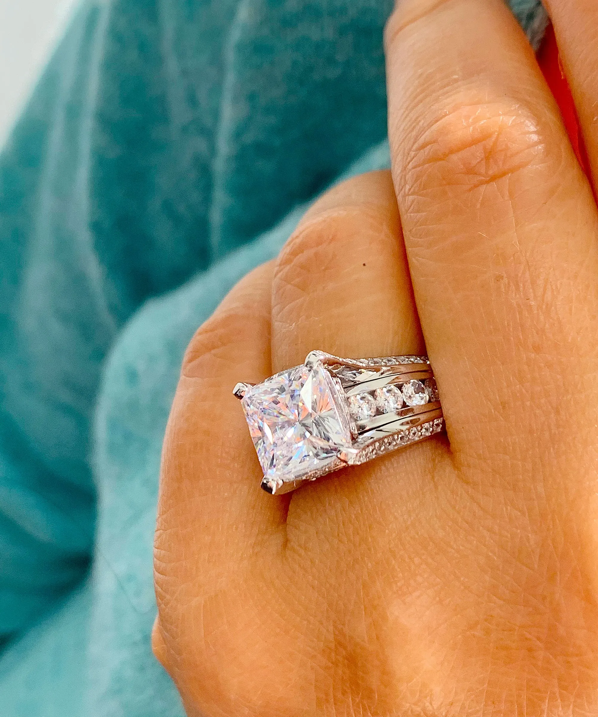 BEAUTIFUL 6.50CT Women's 14k solid heavy white gold cushion cut moissanite and natural round cut diamond engagement ring Wedding