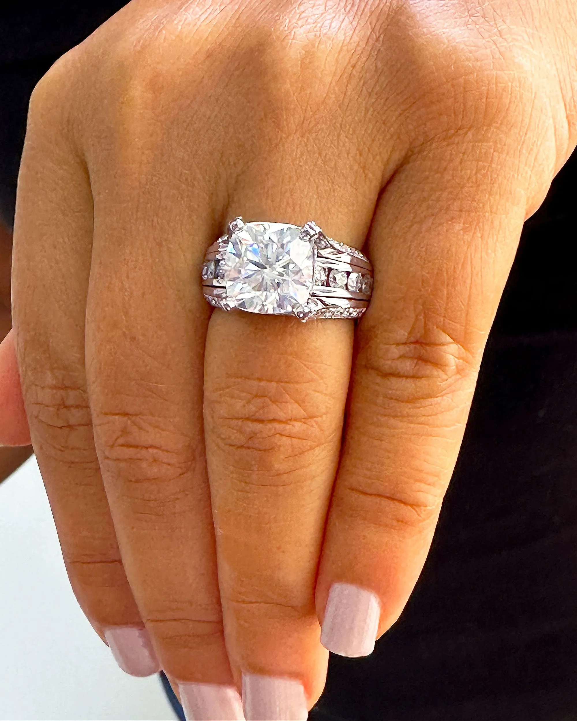 BEAUTIFUL 6.50CT Women's 14k Solid White Gold Cushion Cut Forever One Moissanite And Natural Round Cut Diamond Engagement Ring
