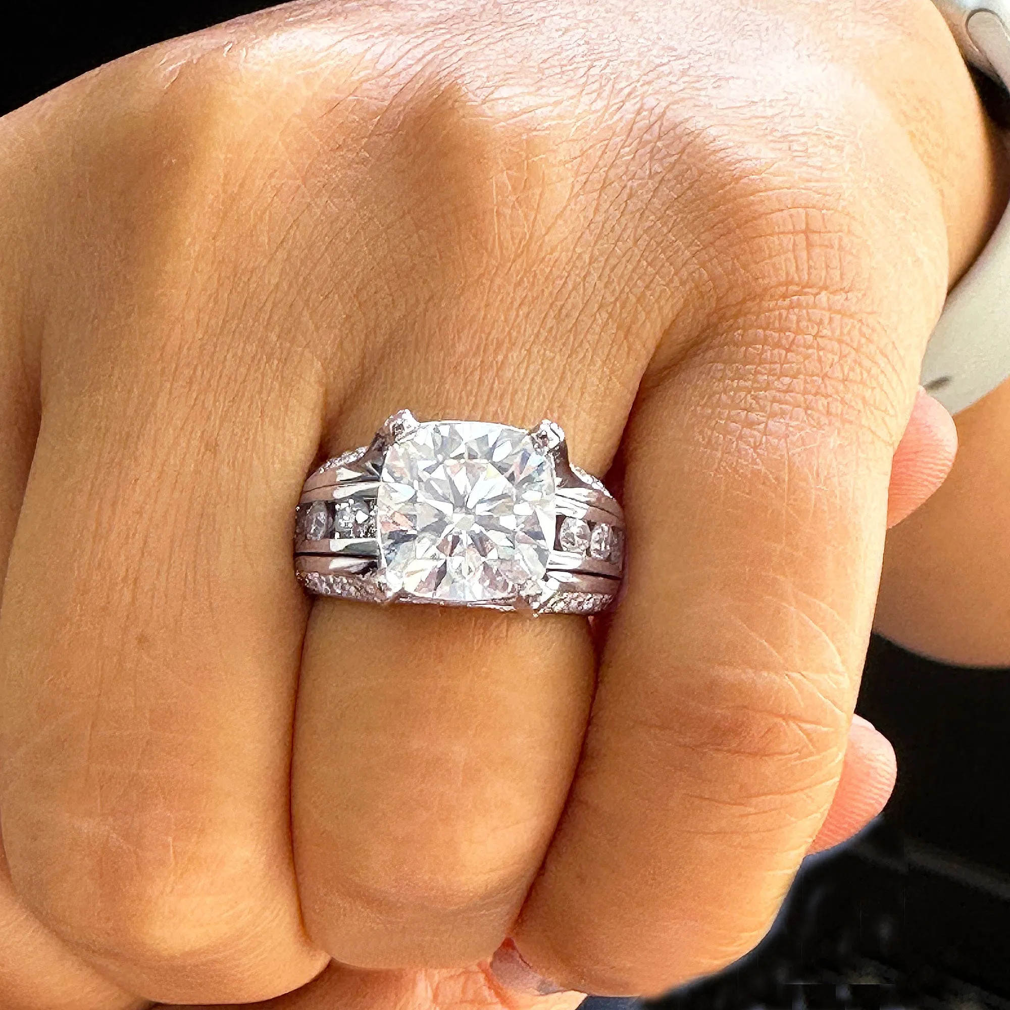 BEAUTIFUL 6.50CT Women's 14k Solid White Gold Cushion Cut Forever One Moissanite And Natural Round Cut Diamond Engagement Ring