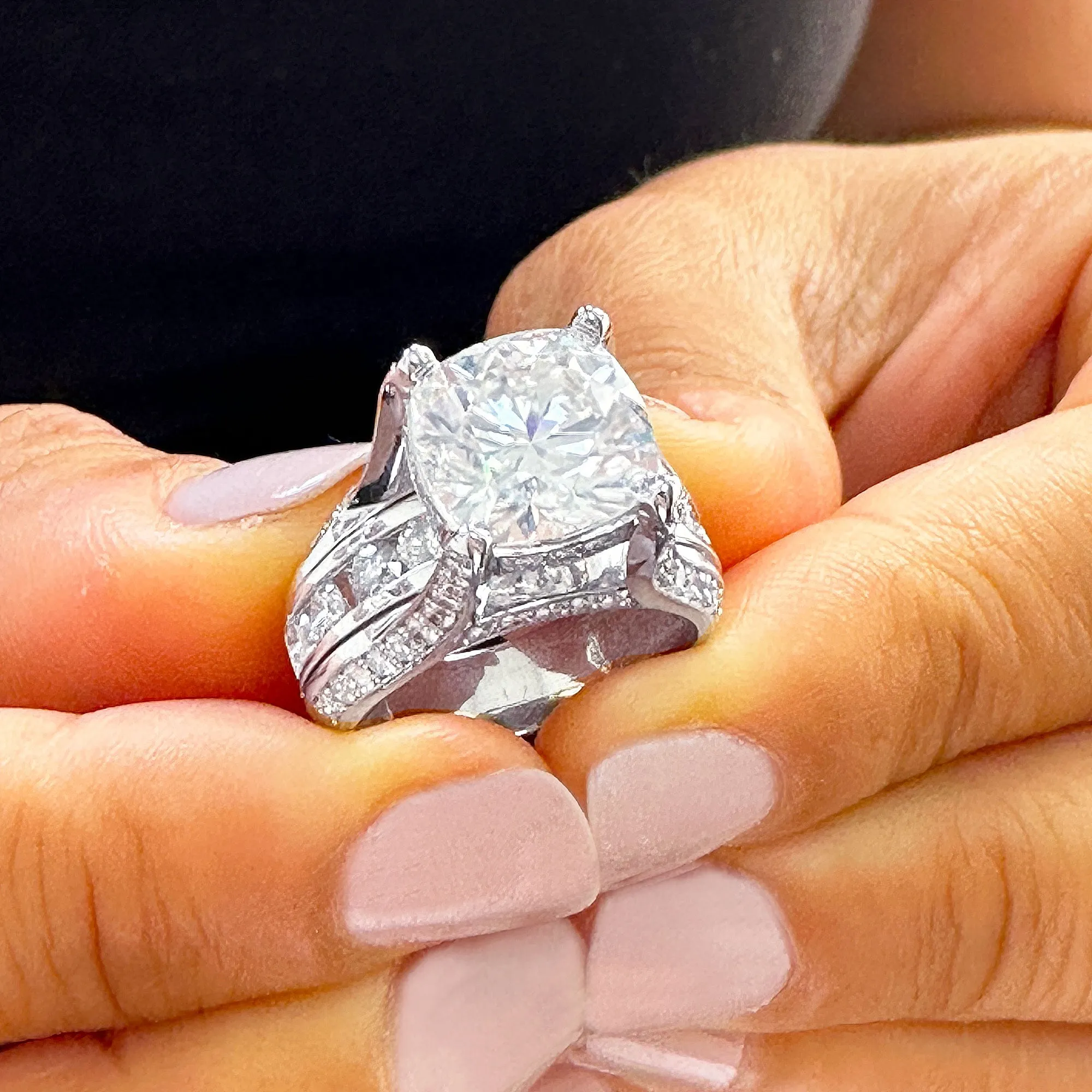 BEAUTIFUL 6.50CT Women's 14k Solid White Gold Cushion Cut Forever One Moissanite And Natural Round Cut Diamond Engagement Ring