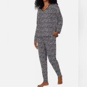 Black Dot - DKNY Women's 2Piece Lightweight Soft Sleep Jogger Lounge Set…