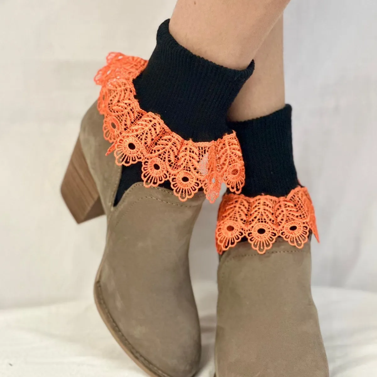 BLOSSOM  lace cuff socks - black / orange