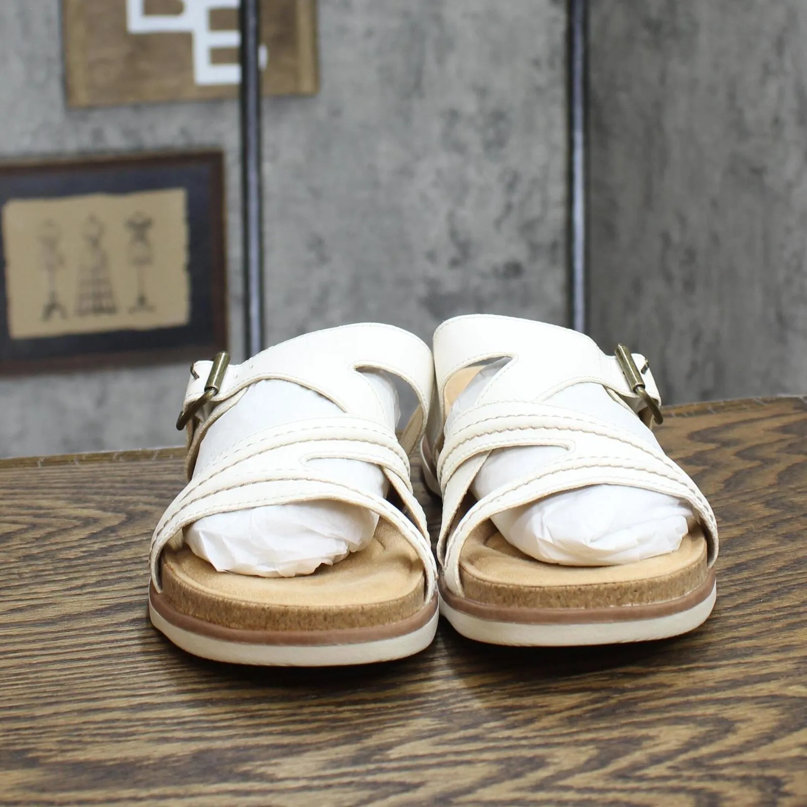 Clarks Women's Collection Brynn Hope Flat Sandals 26165168 White Leather 8.5M