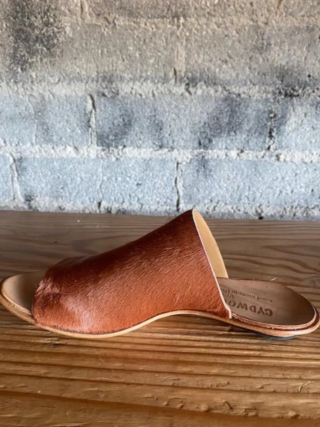 Cydwoq Asia Pony Sandals