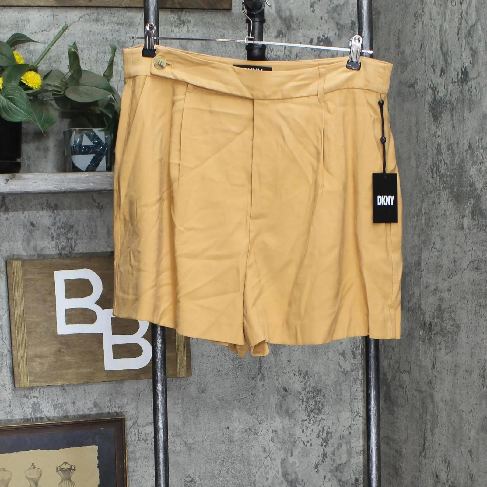 DKNY Women's Frosted High-Rise Zip-Front Twill Shorts P3EW8Q85