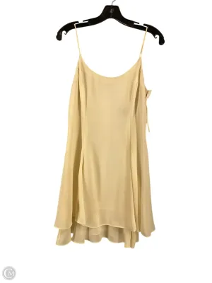 Dress Casual Short By Clothes Mentor In Yellow, Size: 6