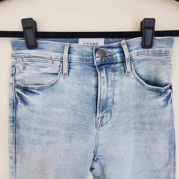 Frame Le High Skinny Crop in Pali Wash