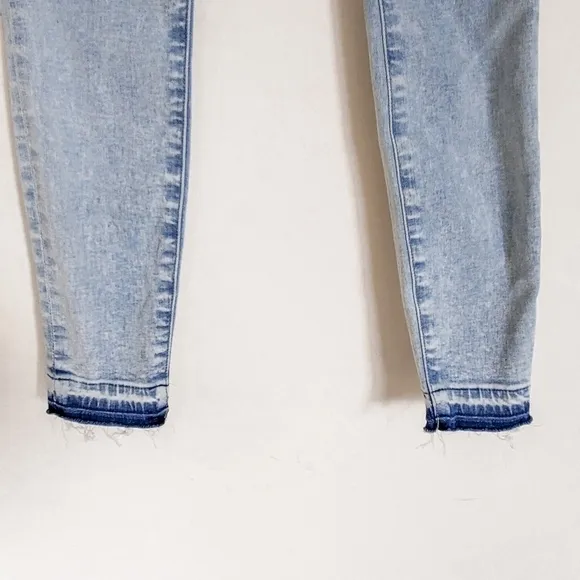 Frame Le High Skinny Crop in Pali Wash