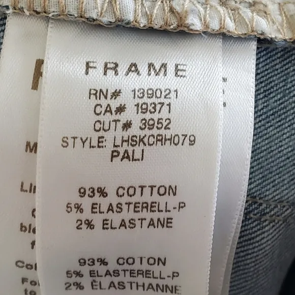 Frame Le High Skinny Crop in Pali Wash