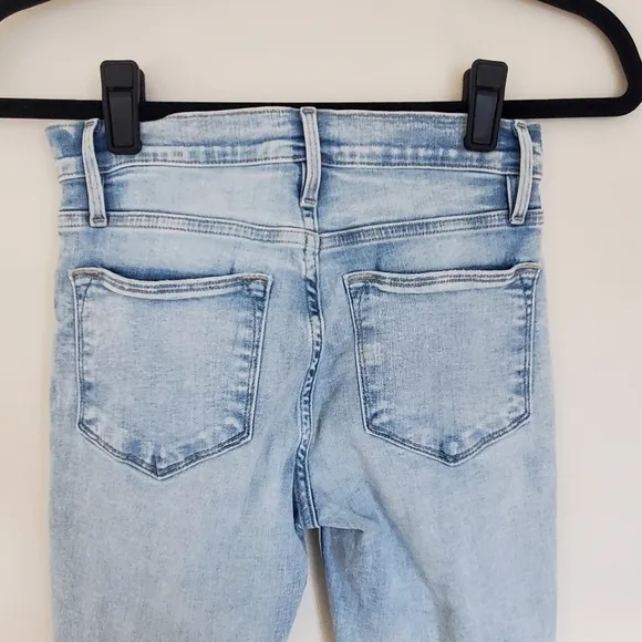 Frame Le High Skinny Crop in Pali Wash