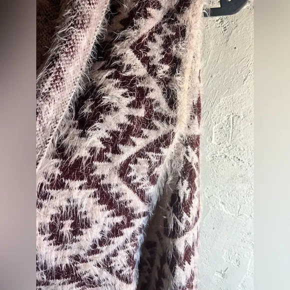 Free People metal tag Cozy Beige Patterned Women's Sweater vest. PTP 21-22, EUC