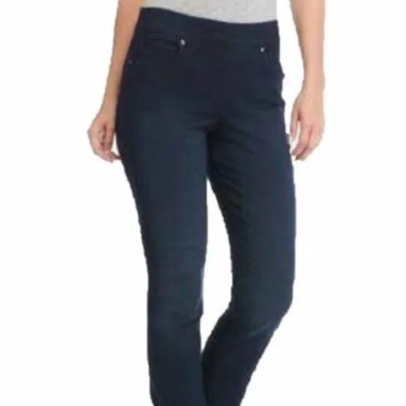 Gloria Vanderbilt Avery Pull-On Straight Leg Jeans