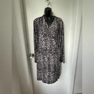 H Halston Women's Mixed Animal Raindrops Long Sleeve Wrap Dress Black Size XL