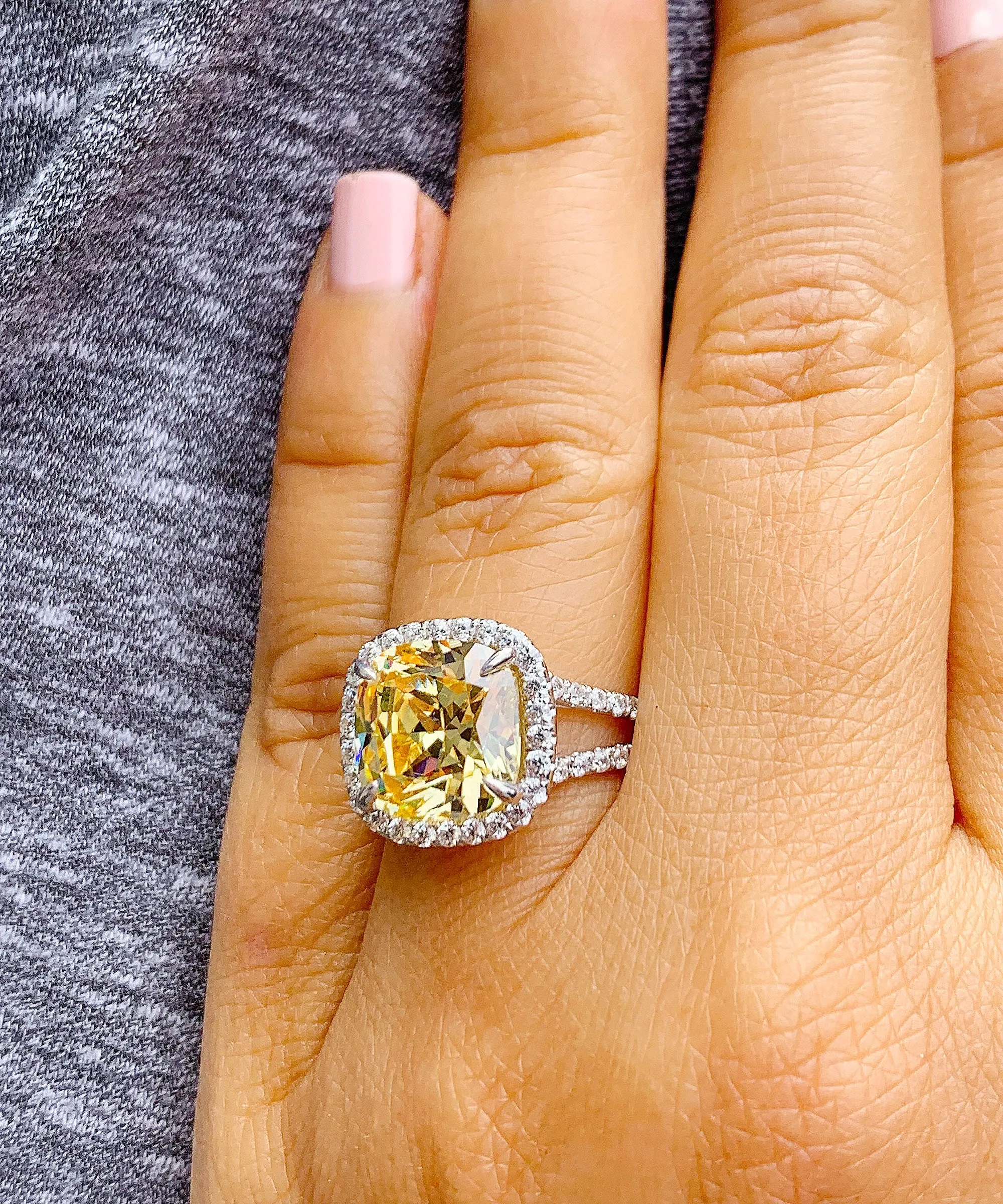 Huge Women's 14k solid white gold Fancy Yellow Cushion simulated and round cut natural diamond engagement ring Halo 4.70ct