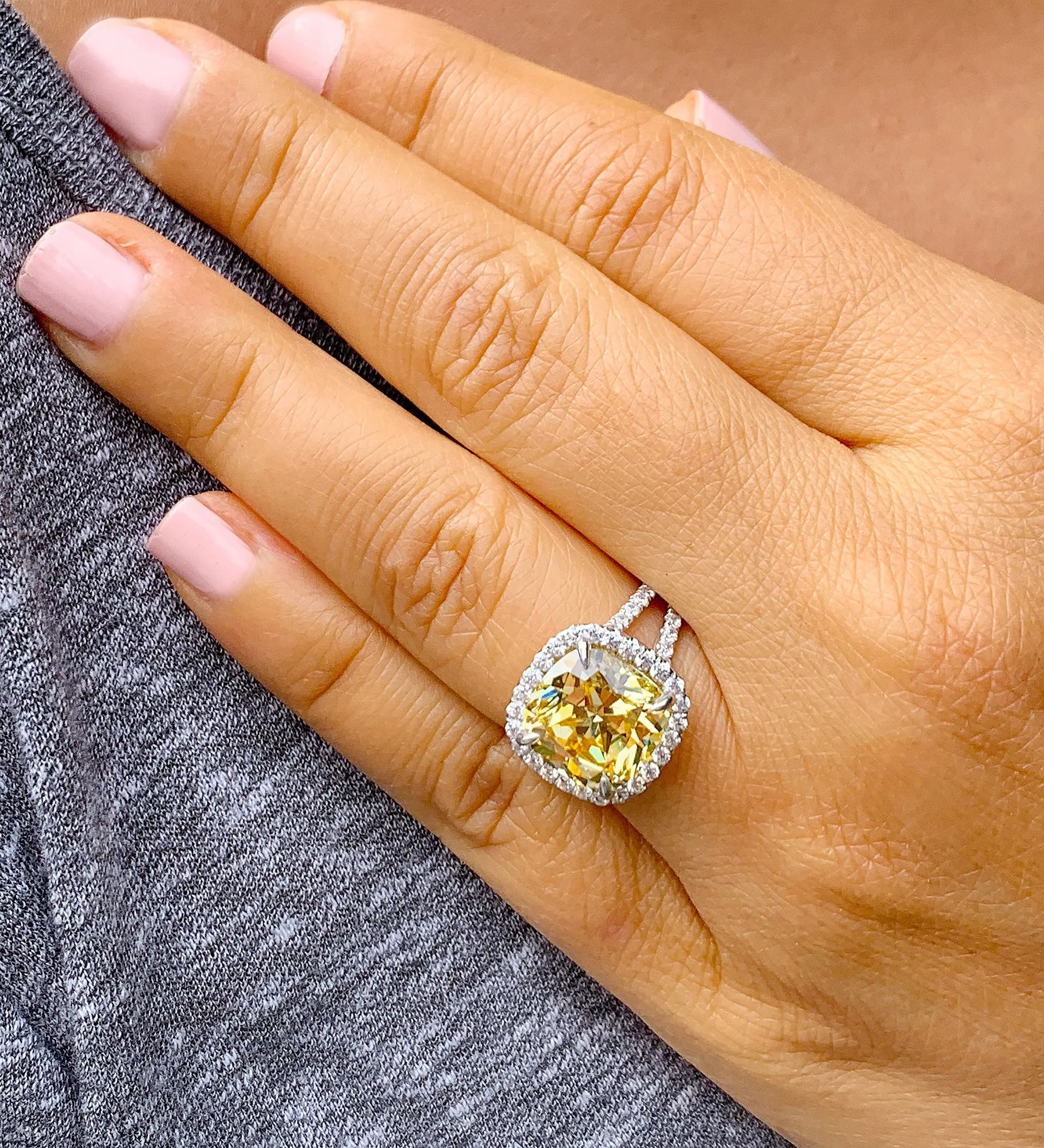 Huge Women's 14k solid white gold Fancy Yellow Cushion simulated and round cut natural diamond engagement ring Halo 4.70ct