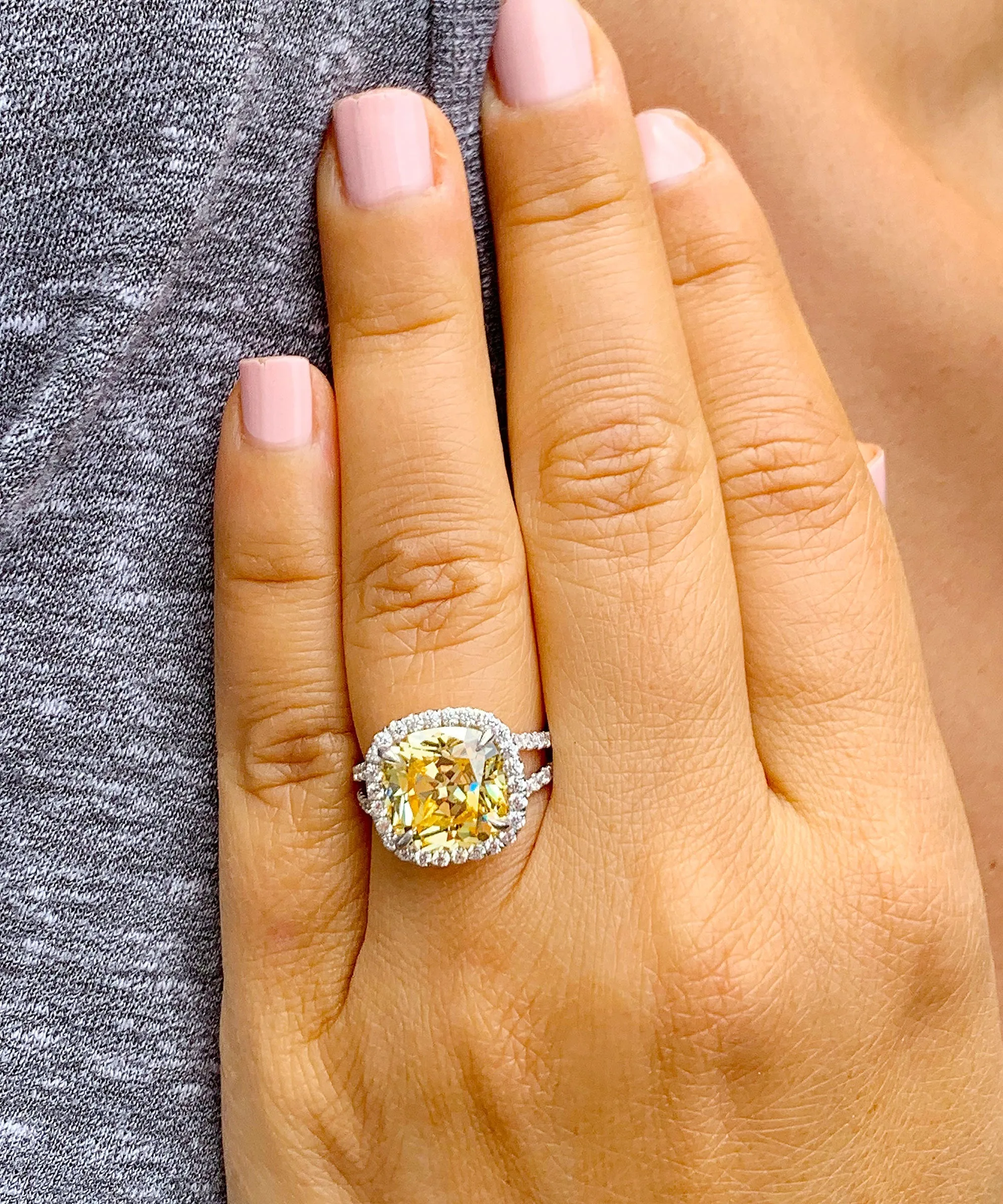 Huge Women's 14k solid white gold Fancy Yellow Cushion simulated and round cut natural diamond engagement ring Halo 4.70ct