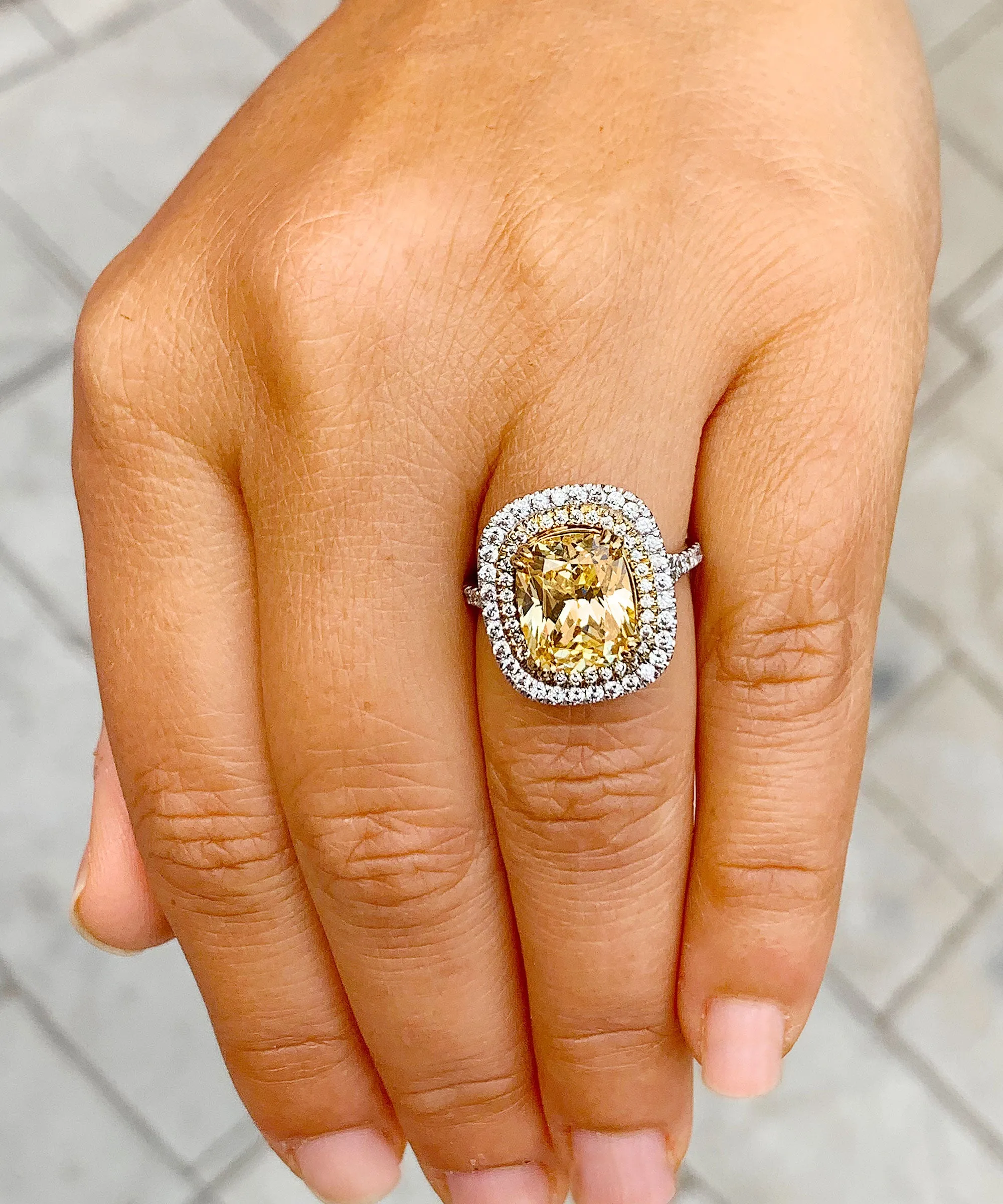 Huge Women's 14k solid white gold Fancy Yellow Cushion simulated and round cut natural diamond engagement ring Halo 5.70ct