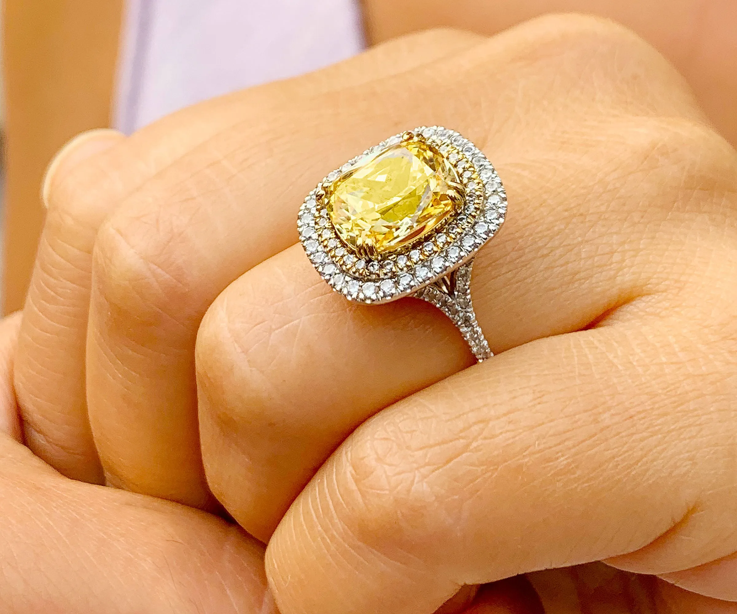 Huge Women's 14k solid white gold Fancy Yellow Cushion simulated and round cut natural diamond engagement ring Halo 5.70ct