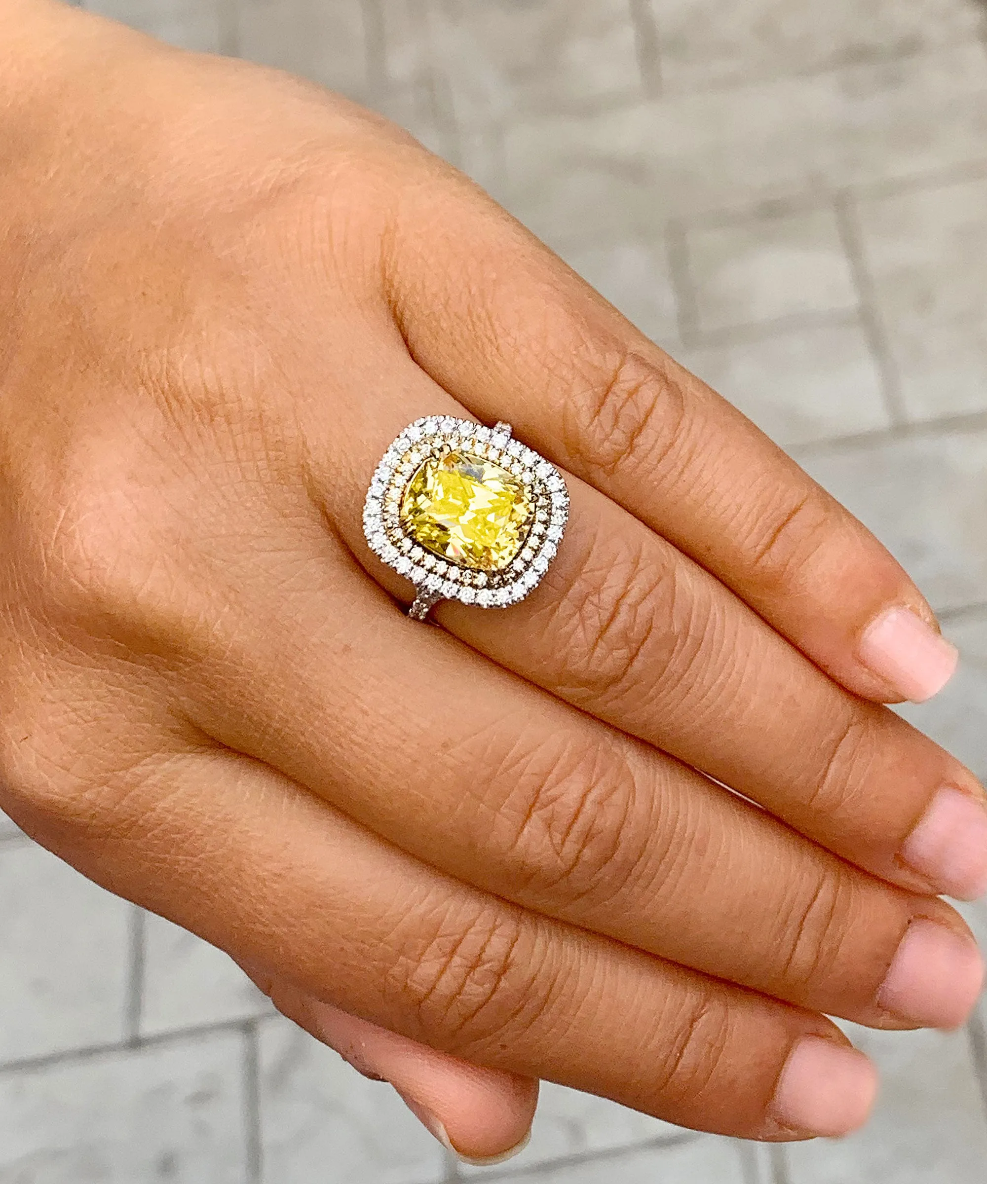 Huge Women's 14k solid white gold Fancy Yellow Cushion simulated and round cut natural diamond engagement ring Halo 5.70ct
