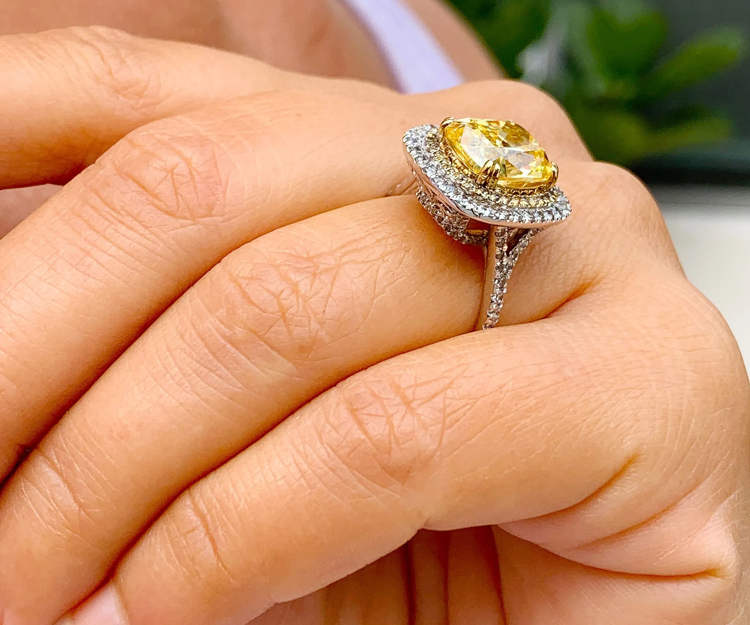 Huge Women's 14k solid white gold Fancy Yellow Cushion simulated and round cut natural diamond engagement ring Halo 5.70ct