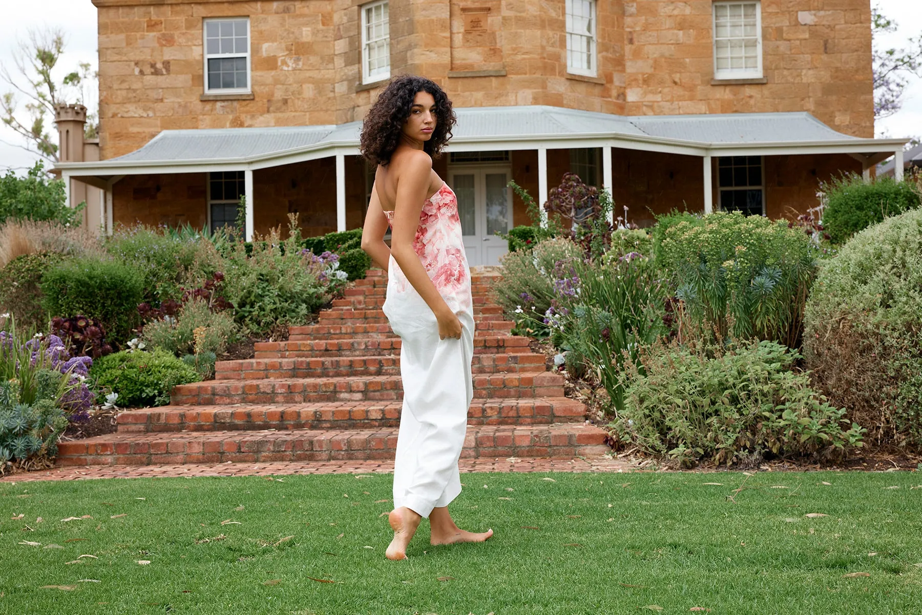 JACQUELINE DRESS IN PEONY/ANTIQUE