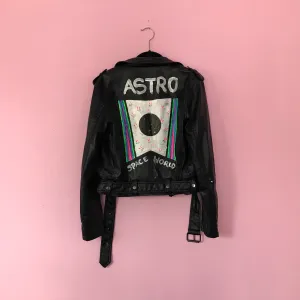 Kellesimone Waits, "Astro Space World Porthole"