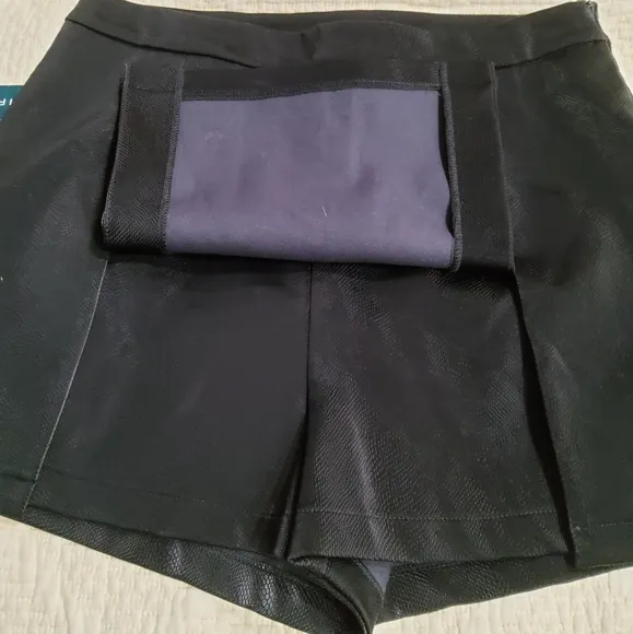 Kirious Vegan Leather Snake Print Skorts Size XL