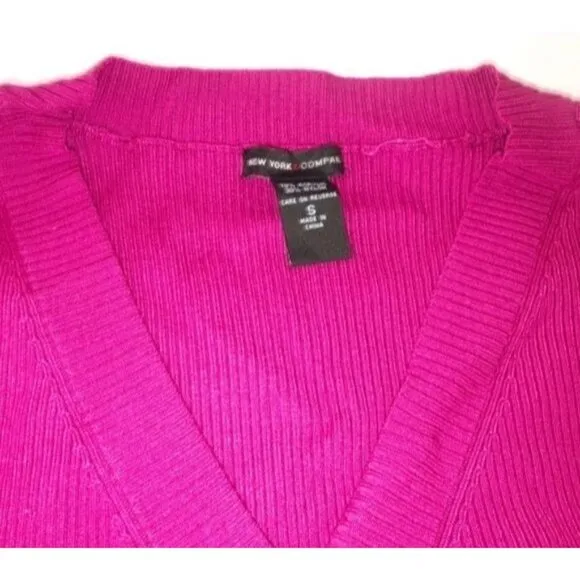 NEW YORK &amp; CO.- WOMEN PULLOVER V-NECK BELTED KNIT SWEATER TOP-MAGENTA SIZE SMALL