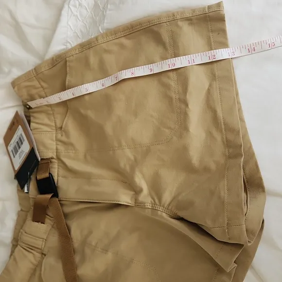 NWT North Face Khaki Field Shorts Size 2