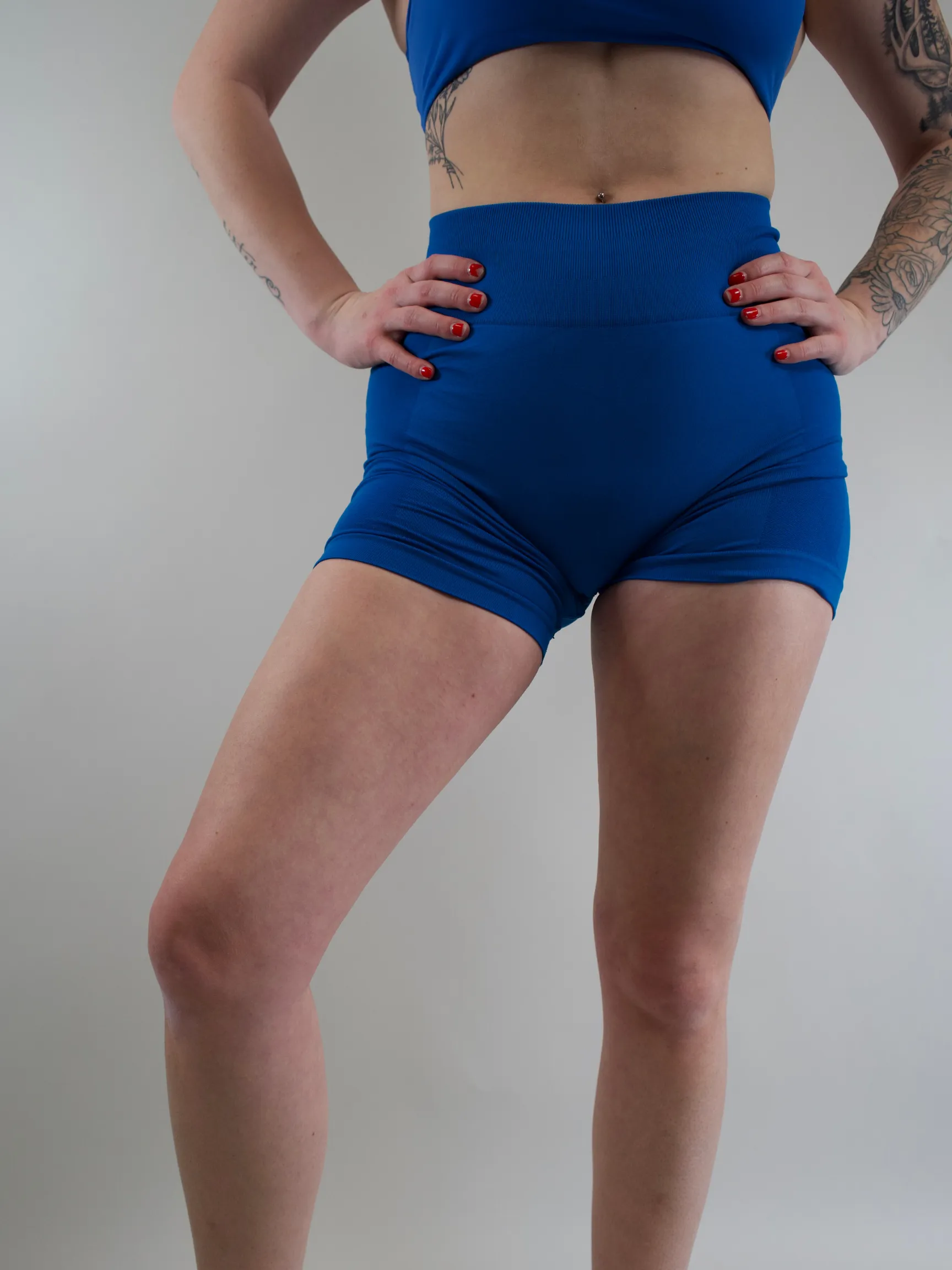 "STREIGNTH" SEAMLESS SCRUNCH SHORTS