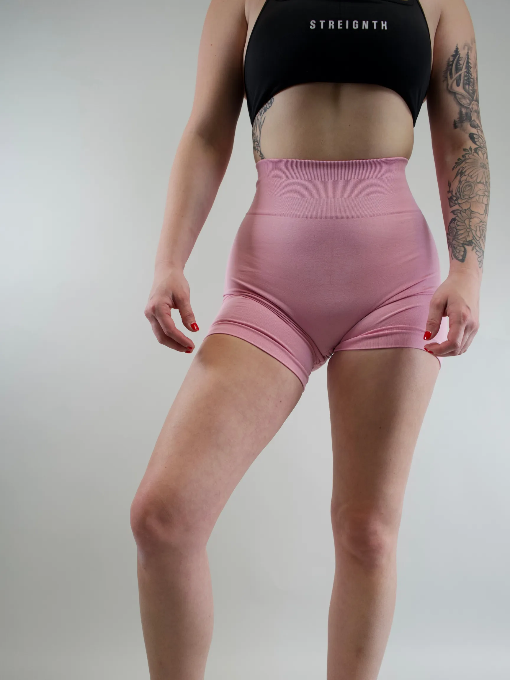 "STREIGNTH" SEAMLESS SCRUNCH SHORTS