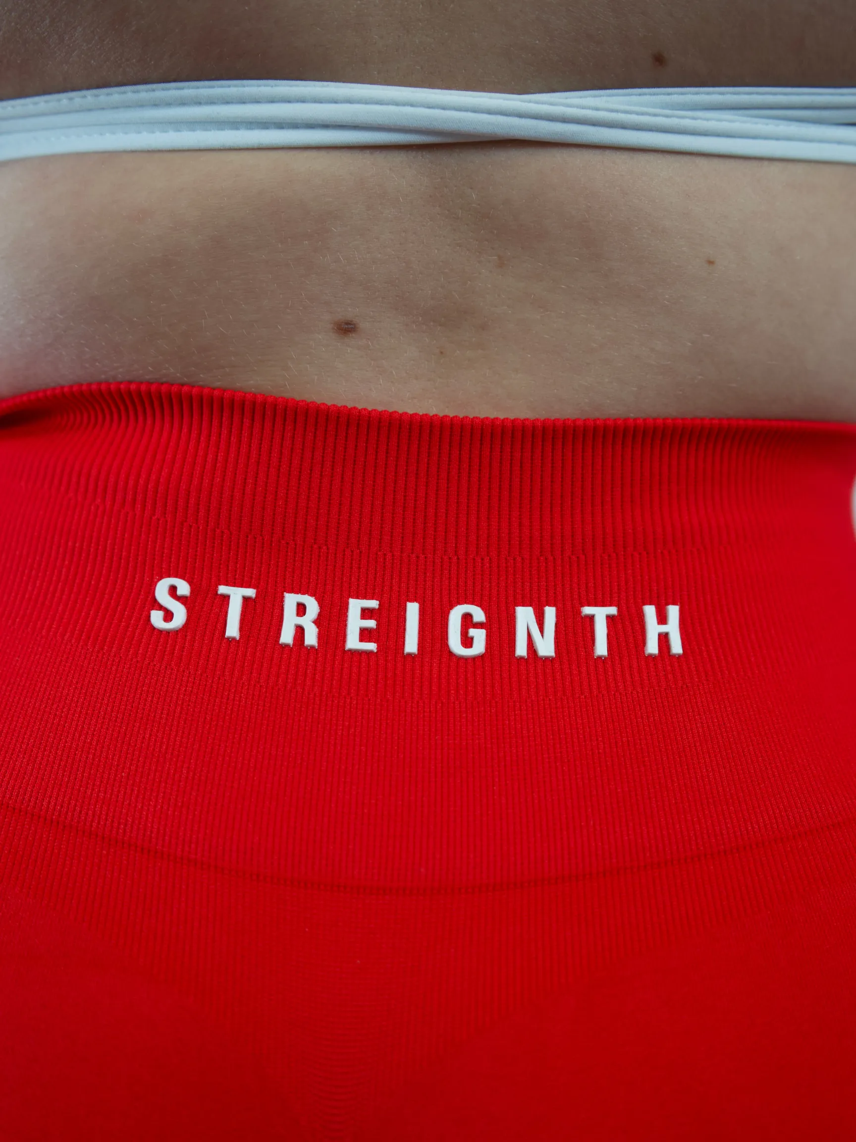 "STREIGNTH" SEAMLESS SCRUNCH SHORTS