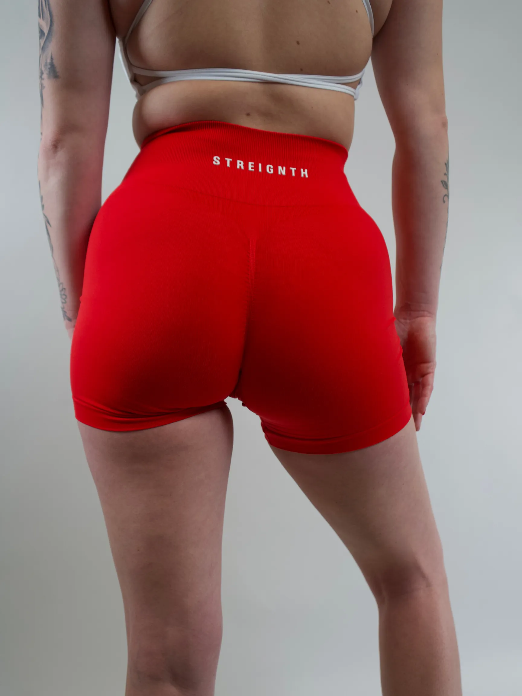 "STREIGNTH" SEAMLESS SCRUNCH SHORTS