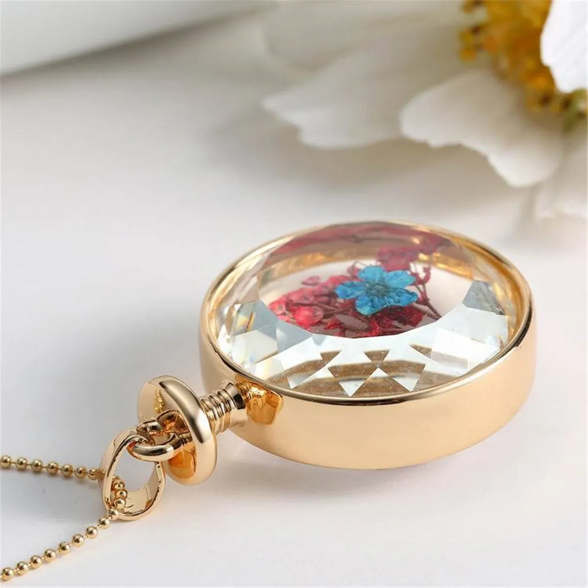 Red Peach Blossom & 18K Gold-Plated Round Pendant Necklace
