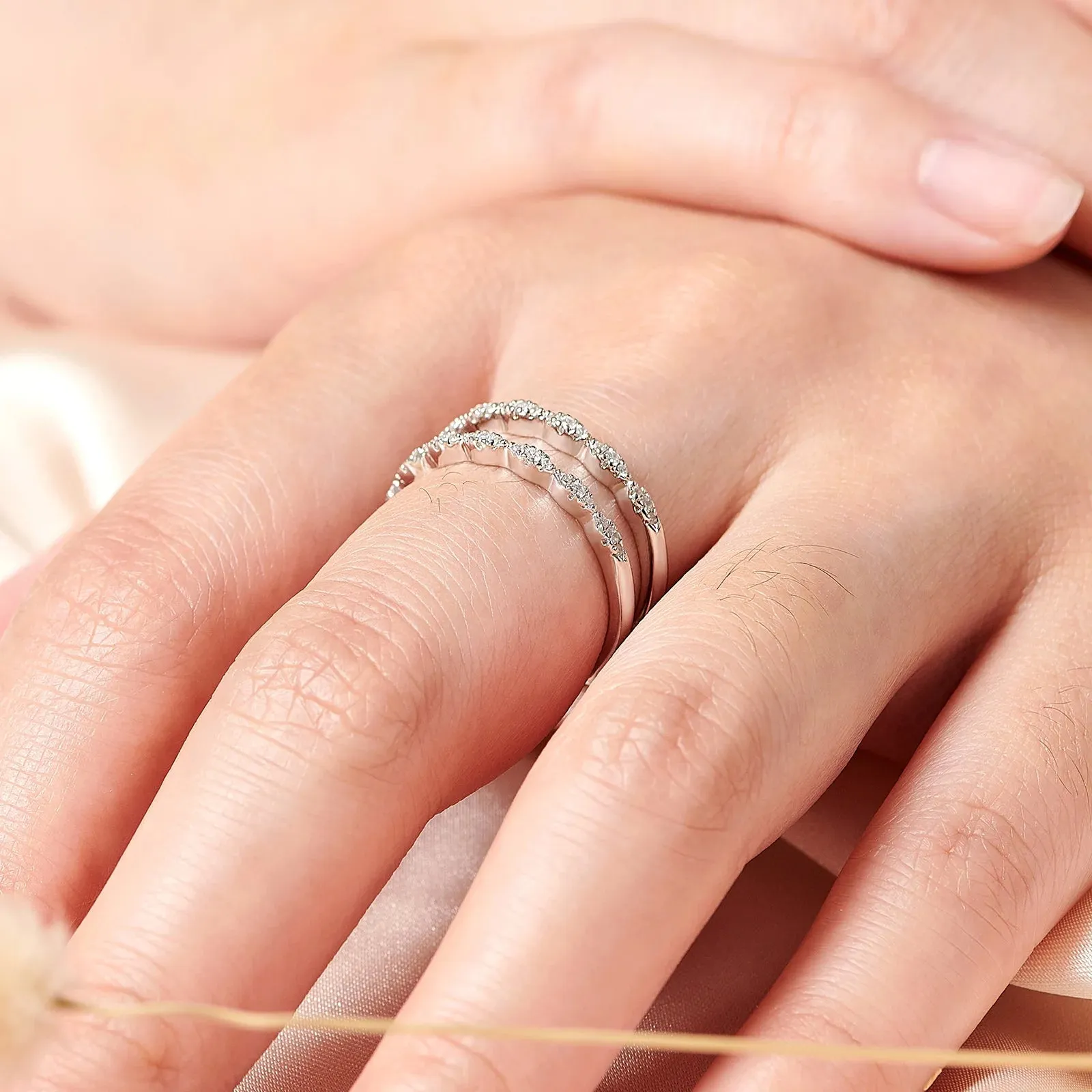 Round Diamond Women's Wedding Ring Enhancer