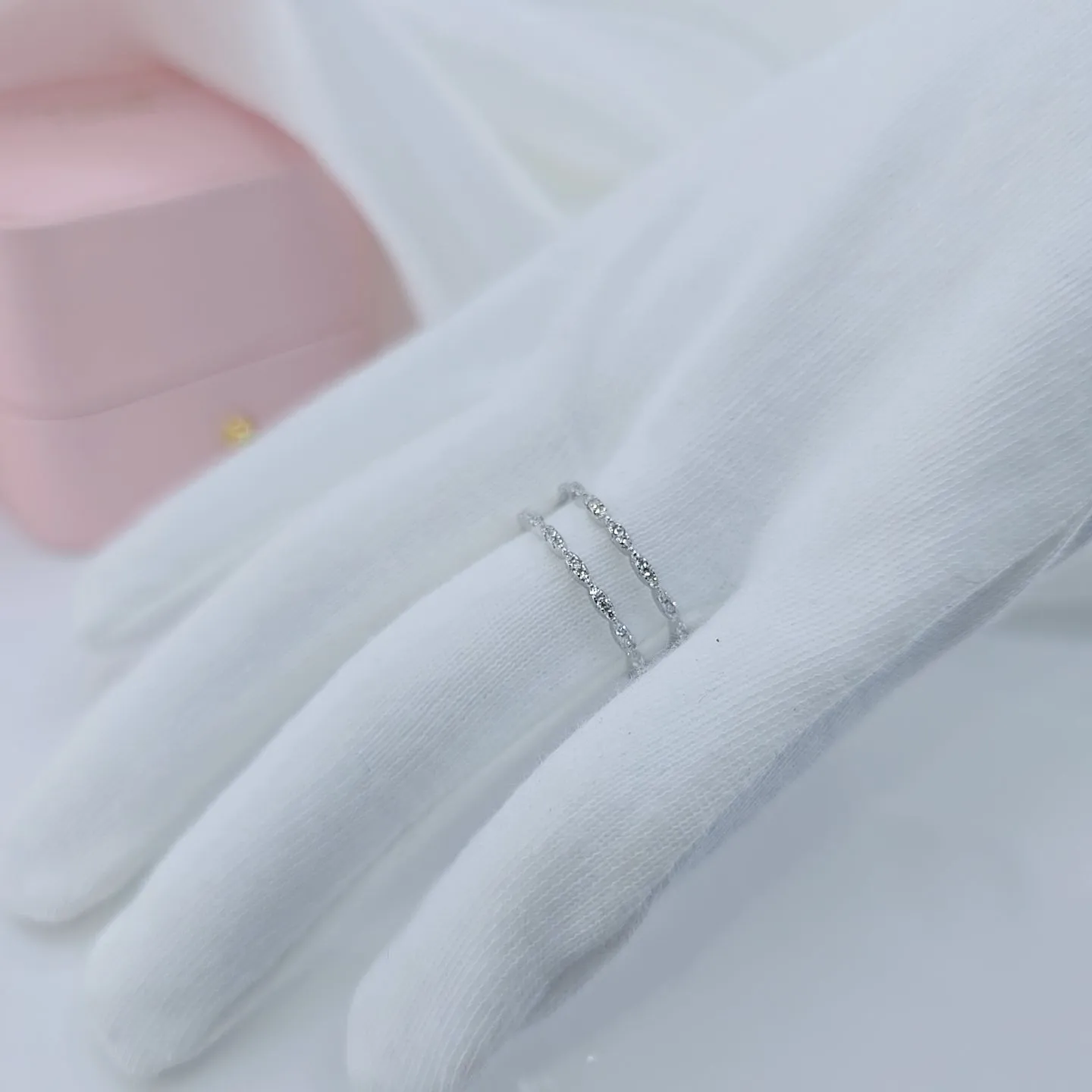 Round Diamond Women's Wedding Ring Enhancer