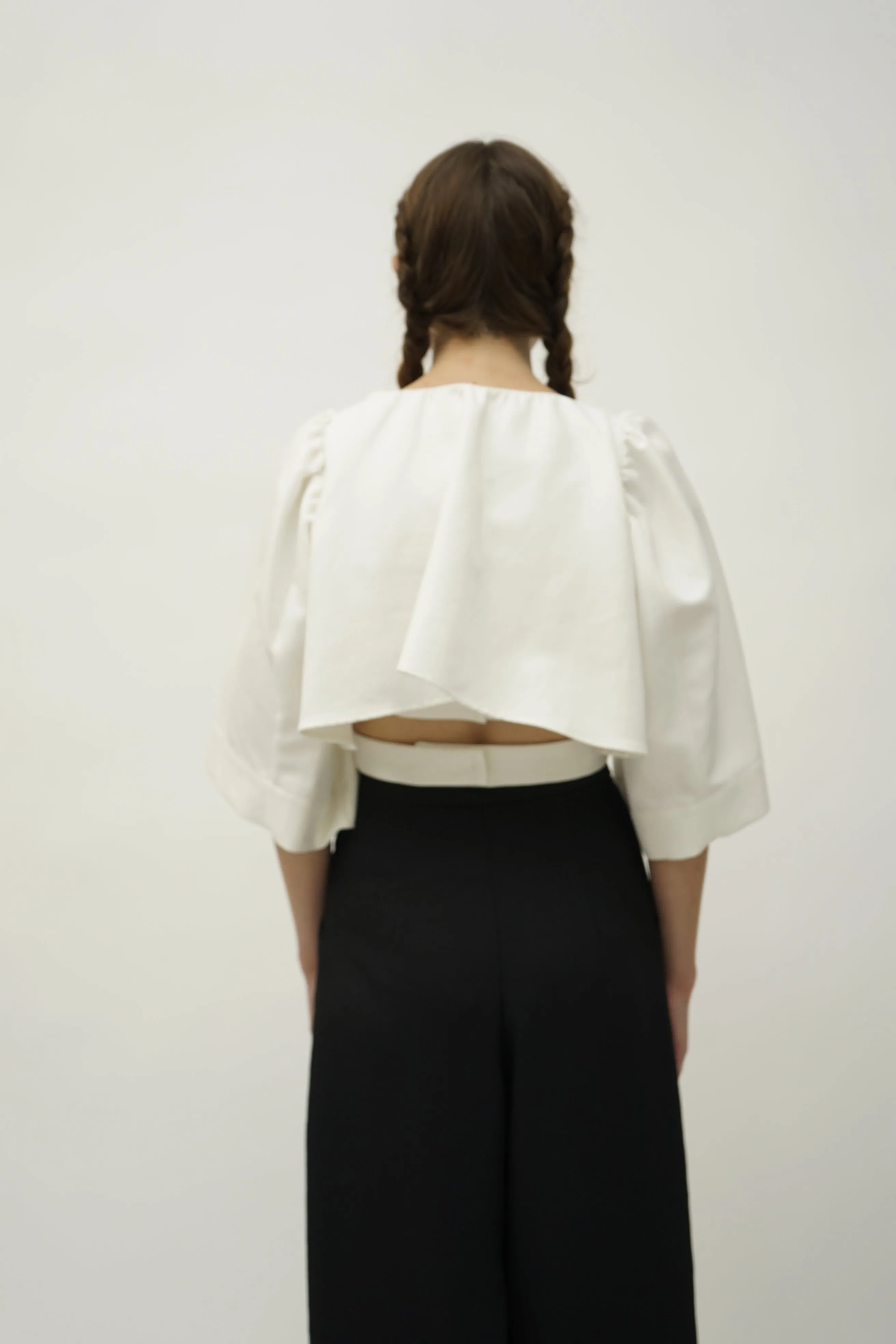 Rowana v.2 Cropped Cream Dramatic Top