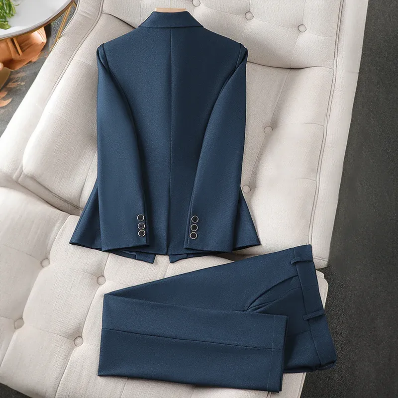 Tailored Elegance™ | Women's Slim Fit Suit | Single-Breasted Blazer & Trousers, Professional Look, Comfortable Fit