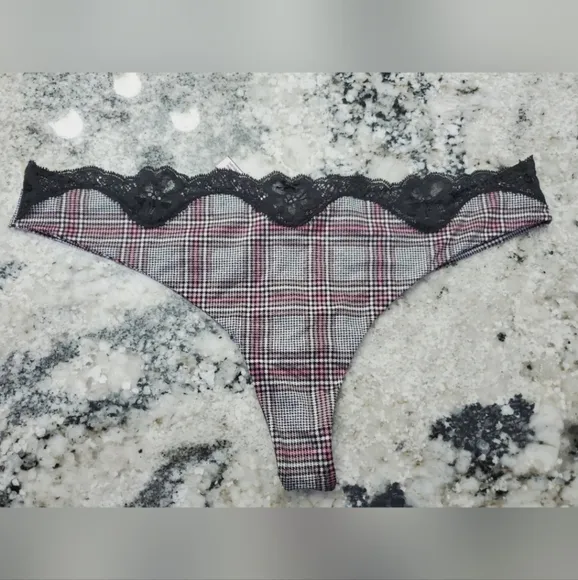 Victoria's Secret 5 Pack of Thongs! NEW!