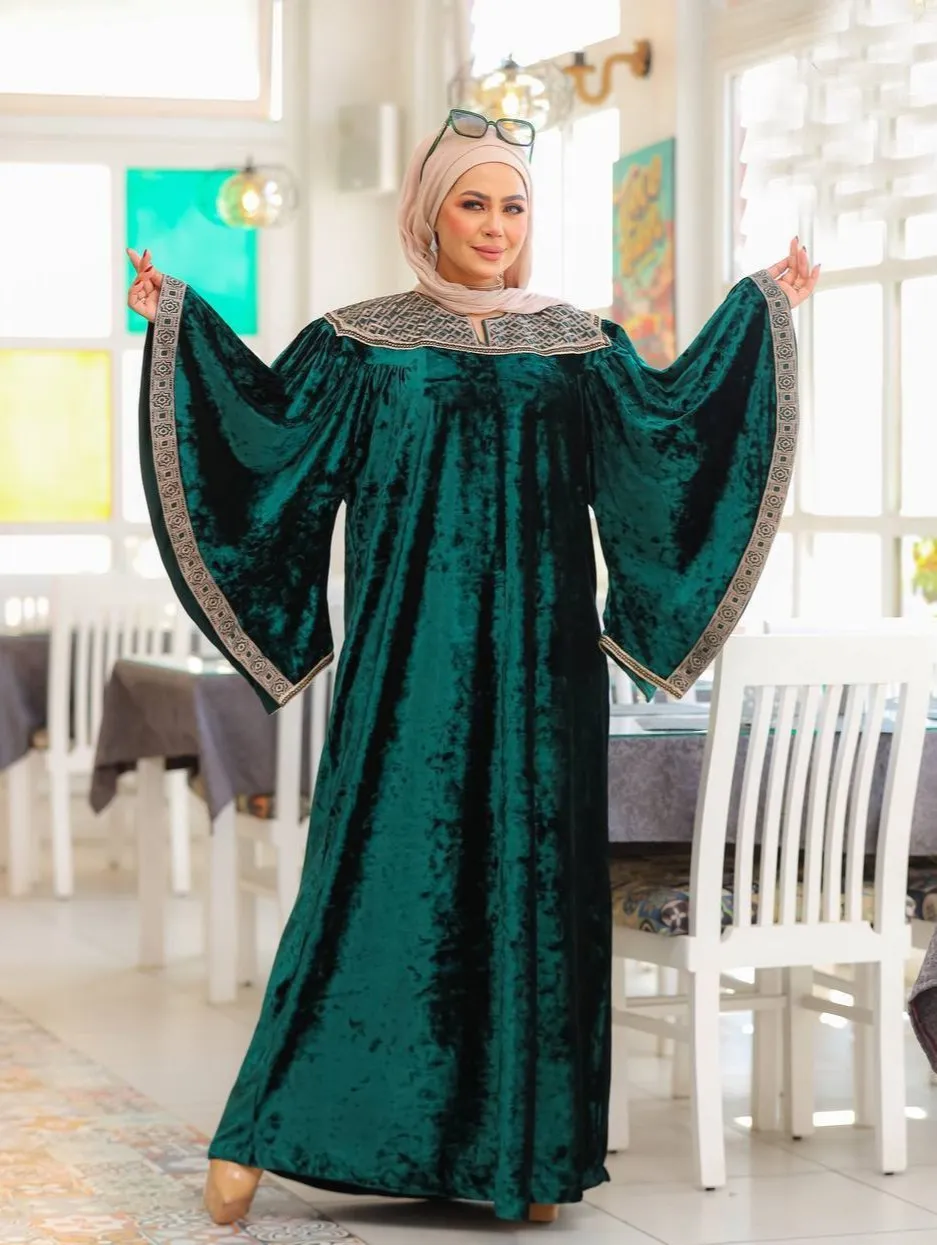 Women's abaya with wide sleeves