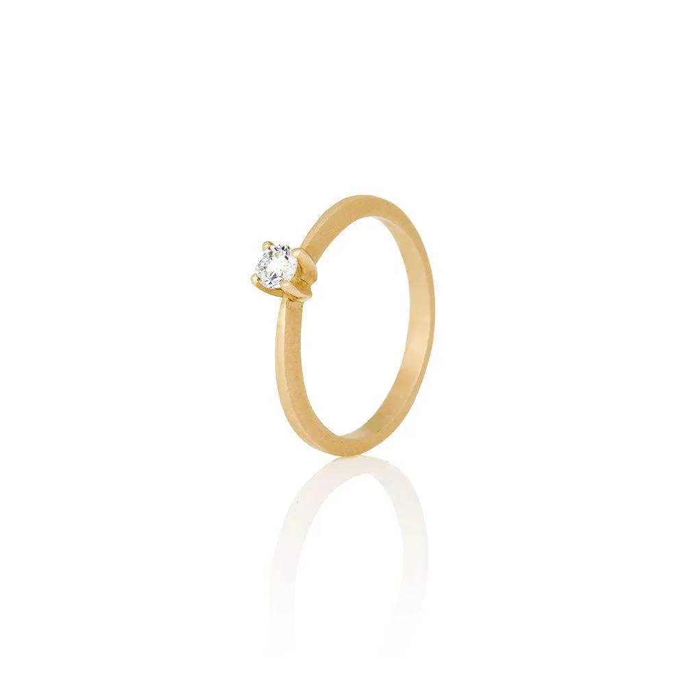Women's diamond ring